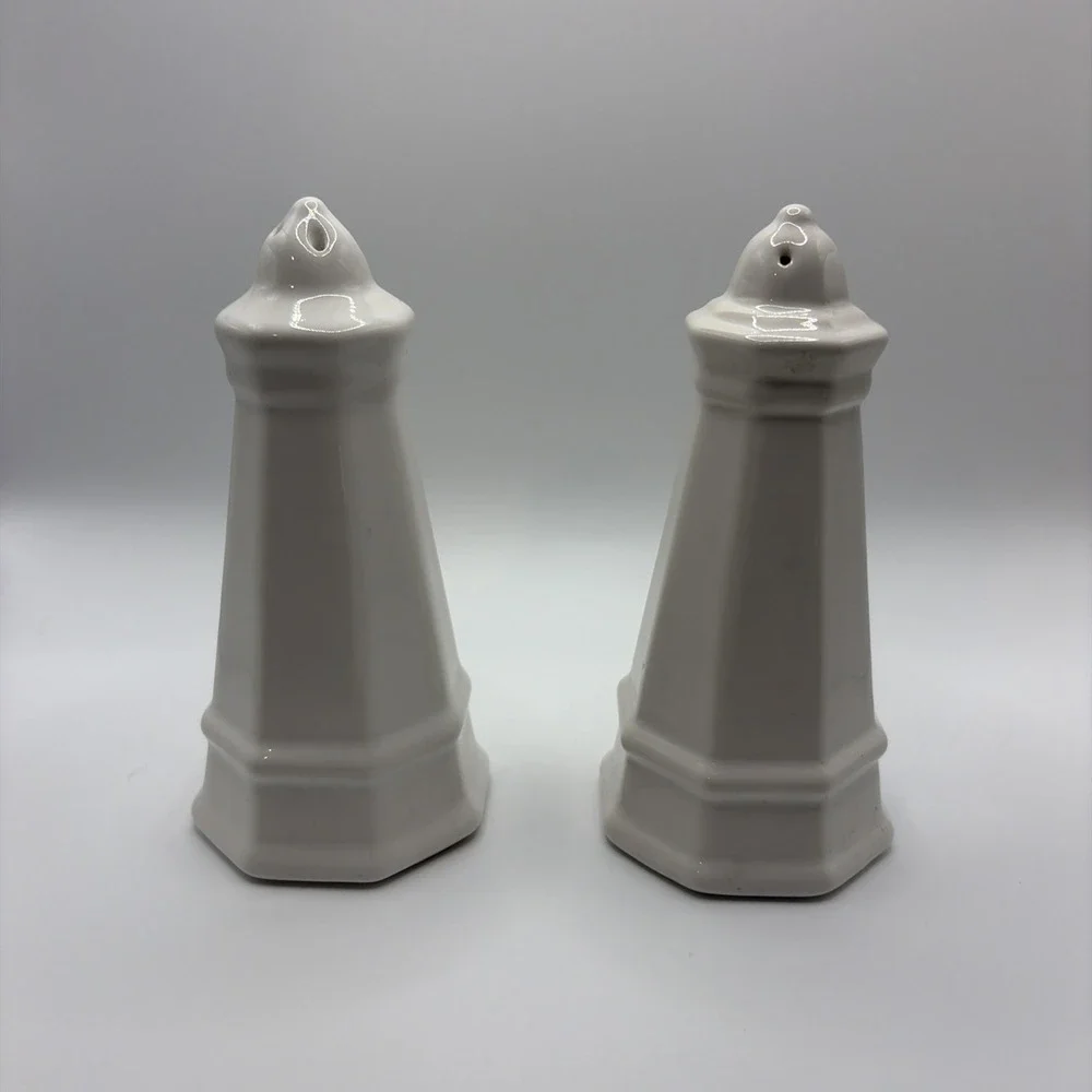 Vintage Pfaltzgraff Heritage White Salt & Pepper Shakers Set USA